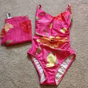 🌻 Christina swimsuit with sarong.